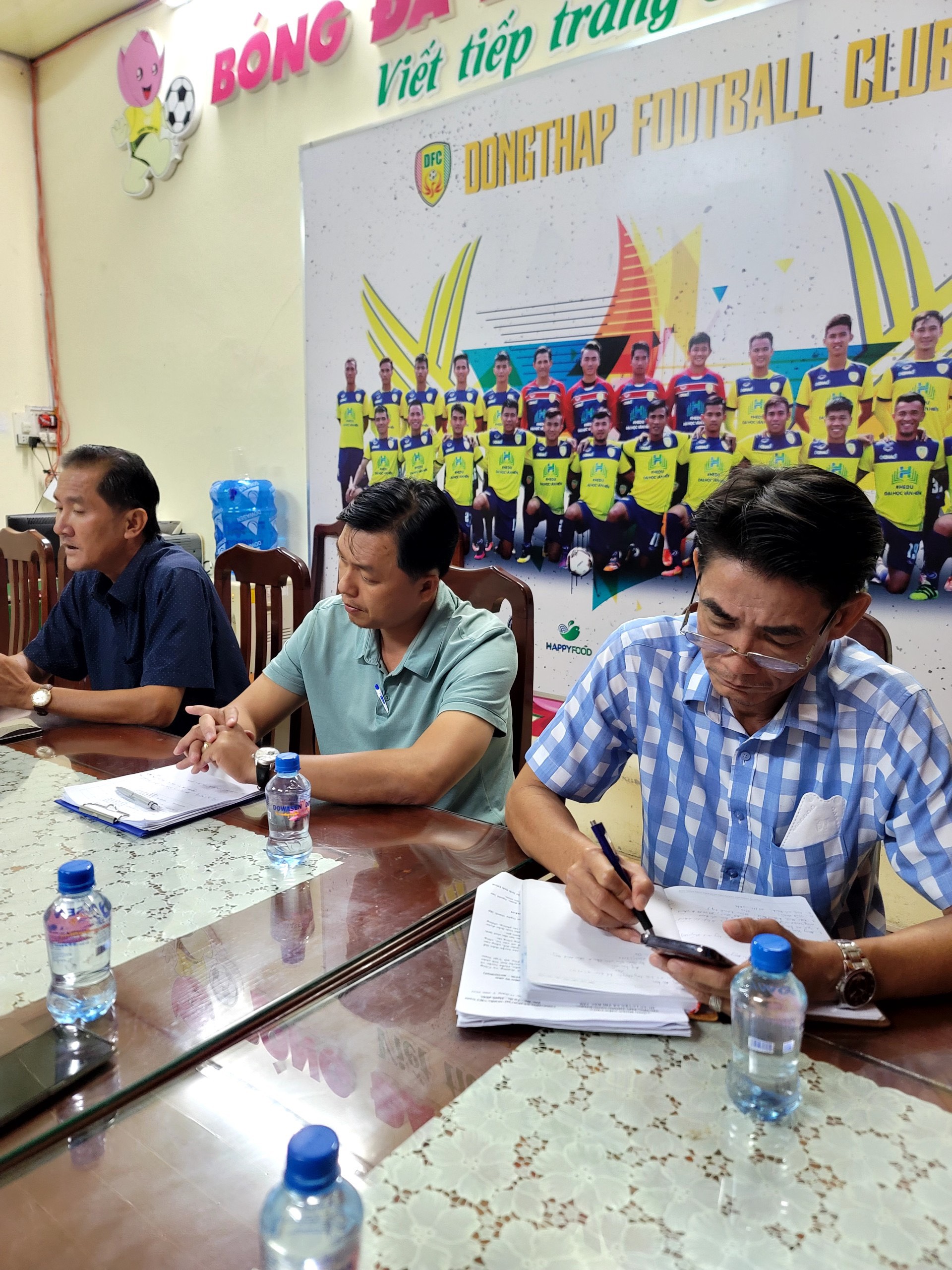 đại diện nhà trường