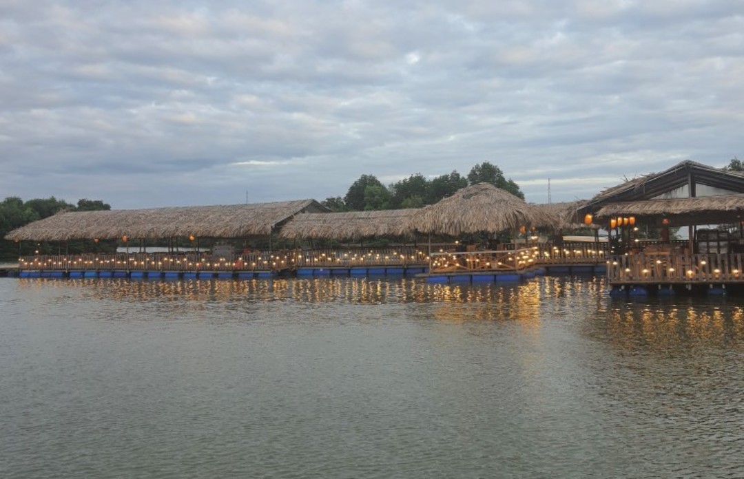 Nhà hàng Vạn Chài - Địa điểm ẩm thực ven biển lý tưởng khi đến Vũng Tàu